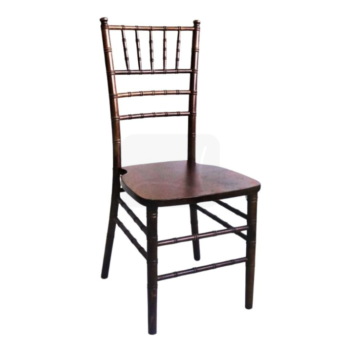 Krzesło ślubne Chiavari - brązowe drewno bukowe na białym tle
