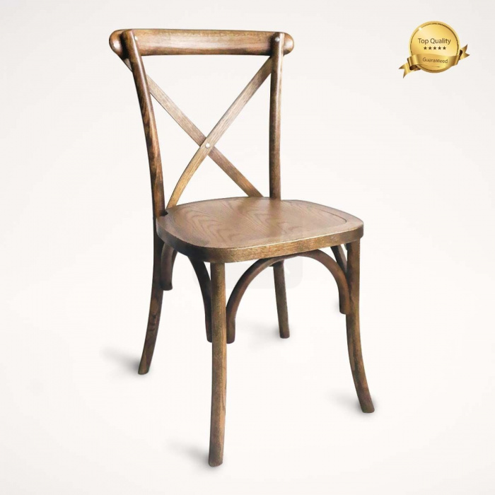 Sedia Crossback in colore marrone realizzata in legno di rovere, adatta per matrimoni o ristoranti