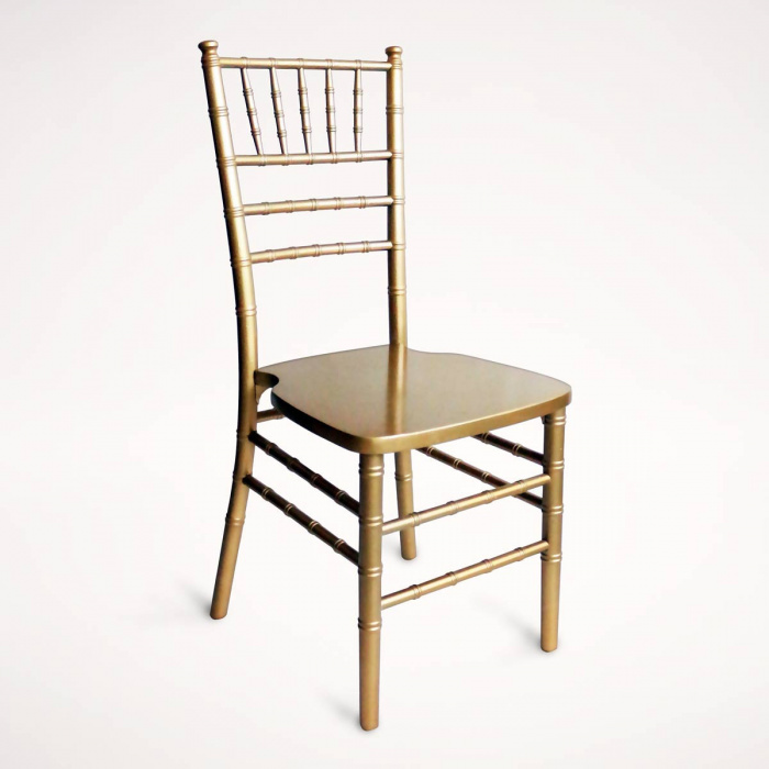 Chiavari stoličky sa vyrábajú v dvoch základných variantoch – v drevenom a plastovom.