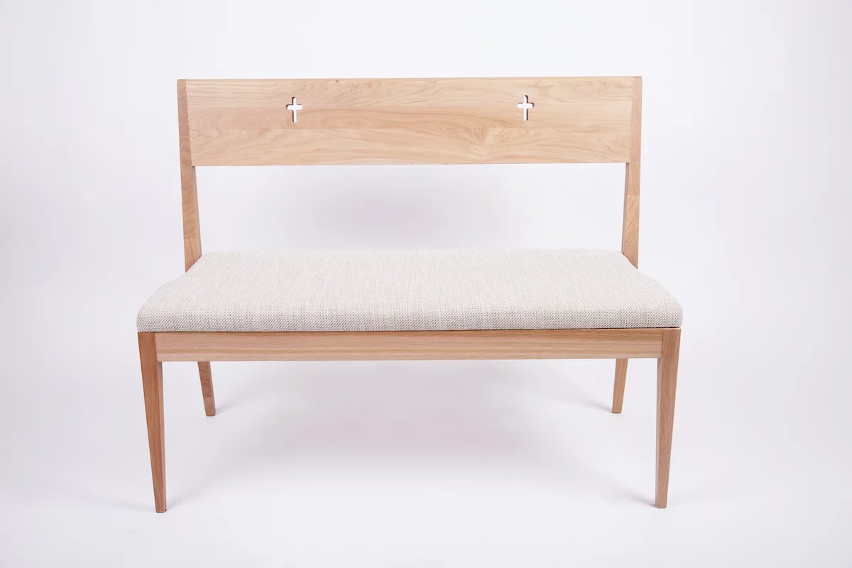 Kostelní lavice Zoe - vyrobena z dubového dřeva